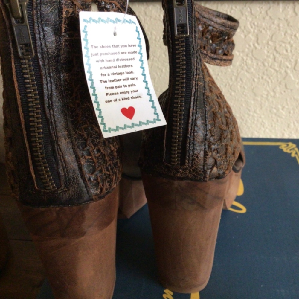 Sbicca Vintage Collection - Daytrip Platform Heels Brown Distressed Leather - Picture 2 of 9